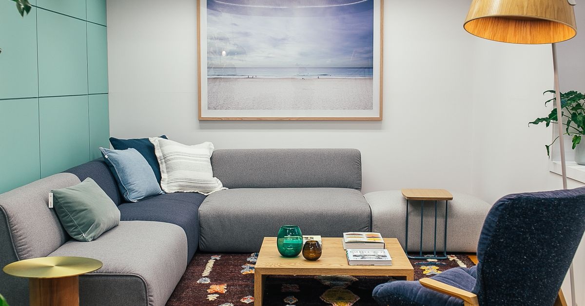 Sofa und Sessel stilvoll kombinieren: So wird dein Wohnzimmer zur Wohlfühloase