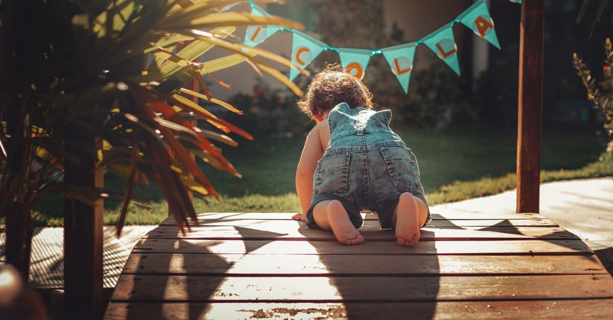 Den Garten kindersicher machen: So wird draußen Spielen sicher und unbeschwert