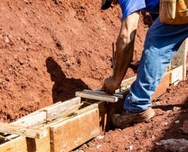 Fundamentschalung richtig bauen: So gelingt das stabile Fundament Schritt für Schritt